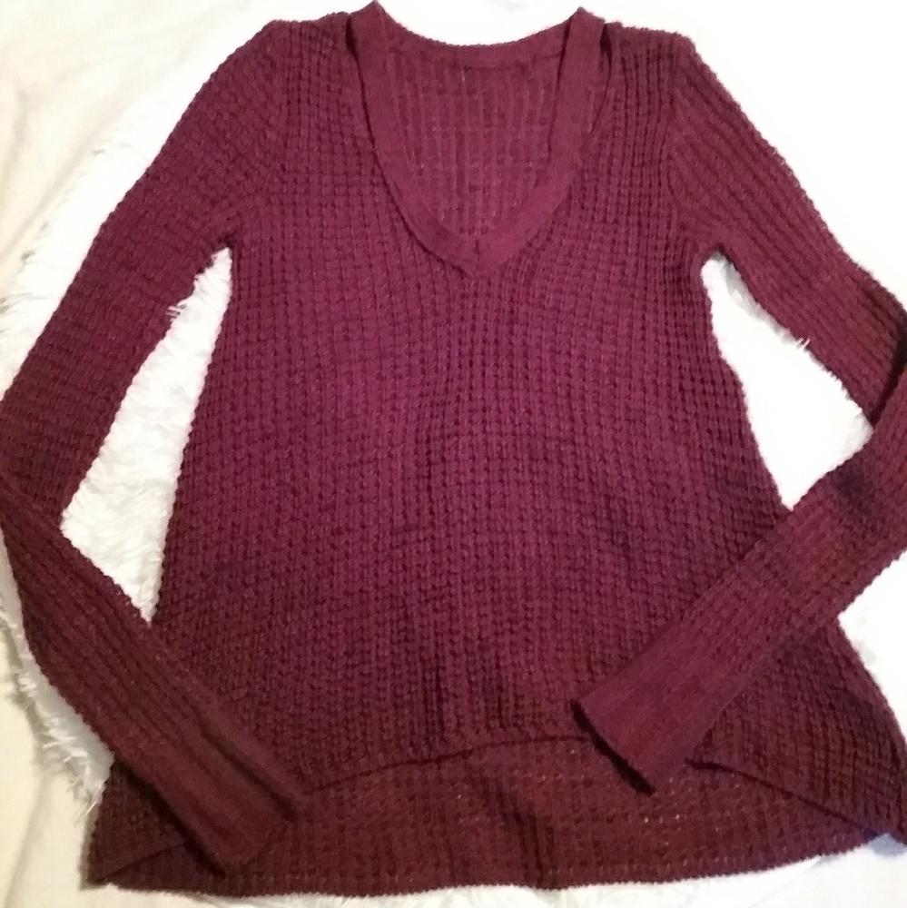 Women's burgundy long sleeve sweater size s